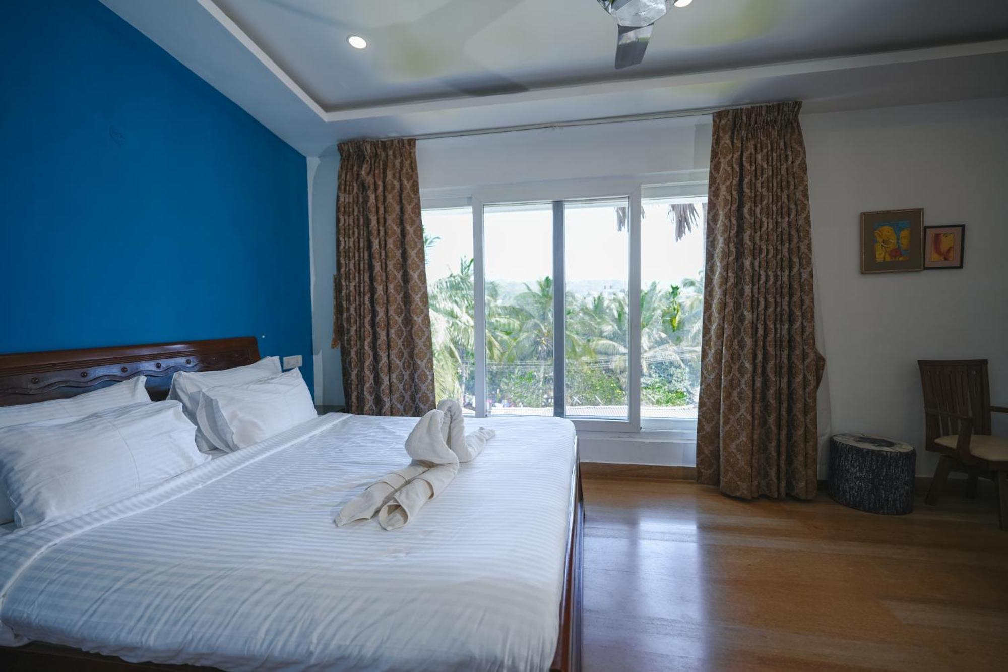 Villa M - Jia 3: Poolside Retreat in Candolim Exterior photo