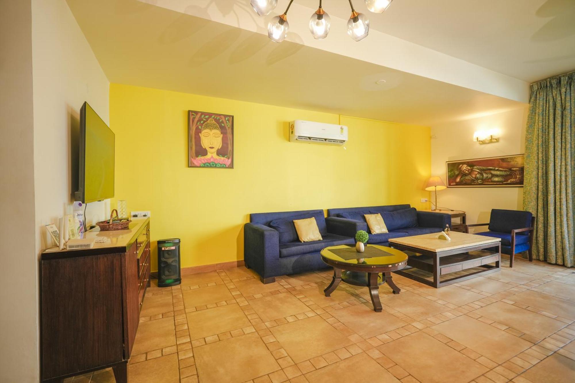 Villa M - Jia 3: Poolside Retreat in Candolim Exterior photo