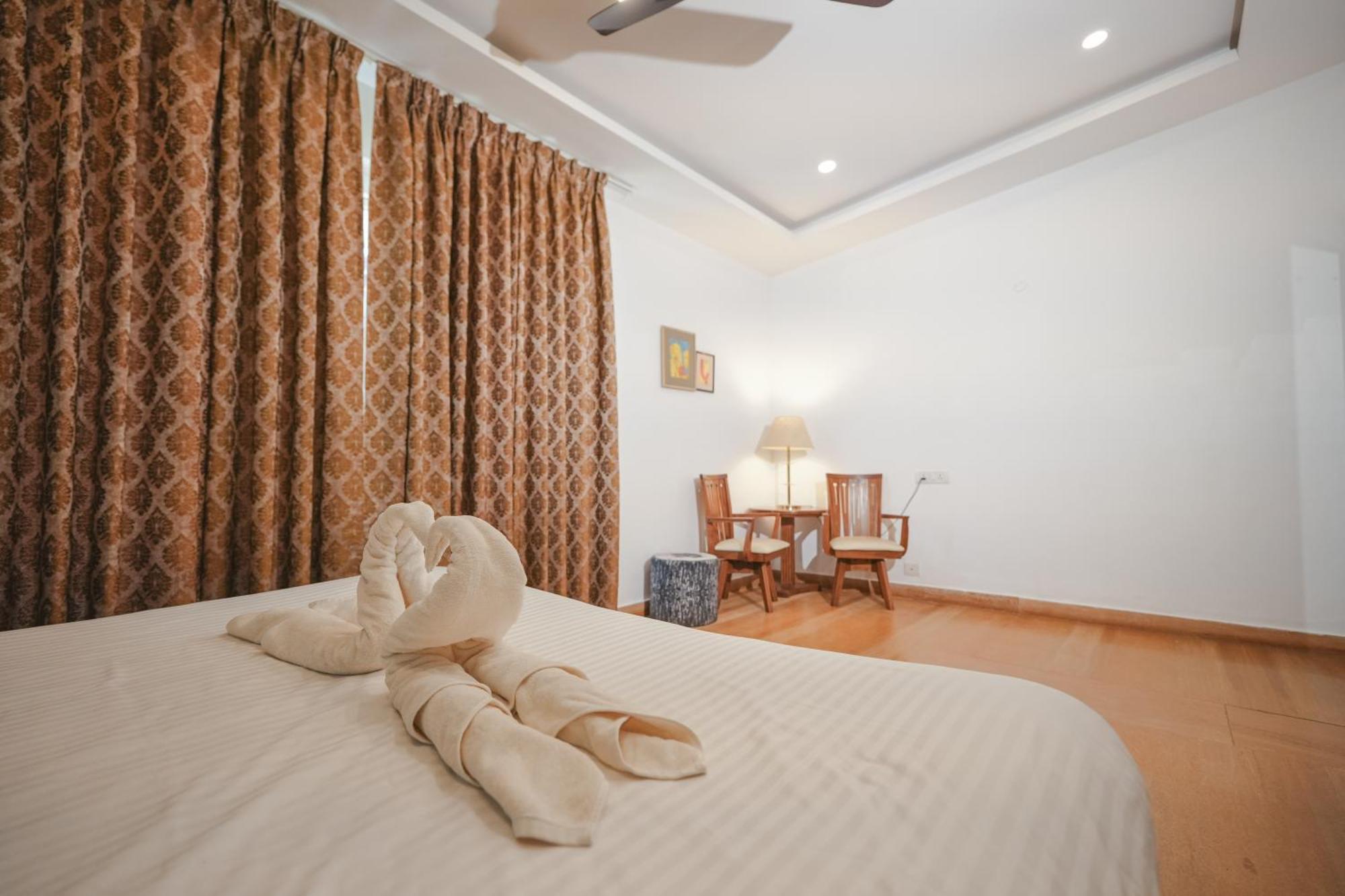 Villa M - Jia 3: Poolside Retreat in Candolim Exterior photo